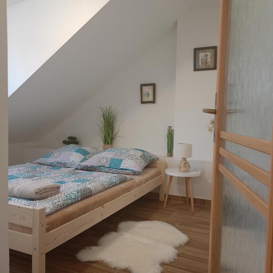 Kralovak Apartment Kraluv Dvur Ngoại thất bức ảnh