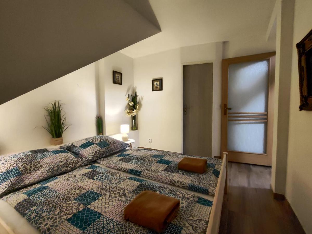Kralovak Apartment Kraluv Dvur Ngoại thất bức ảnh