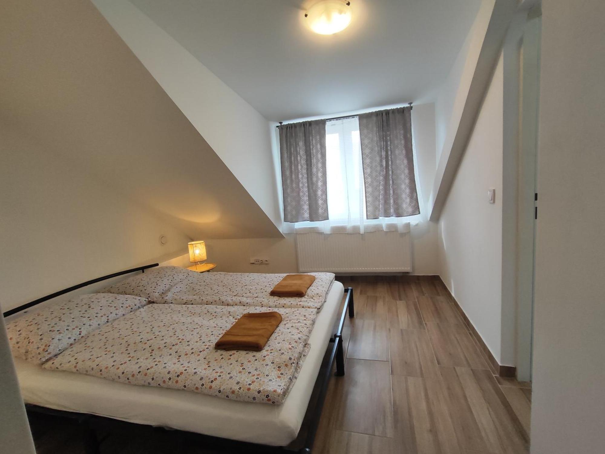 Kralovak Apartment Kraluv Dvur Ngoại thất bức ảnh