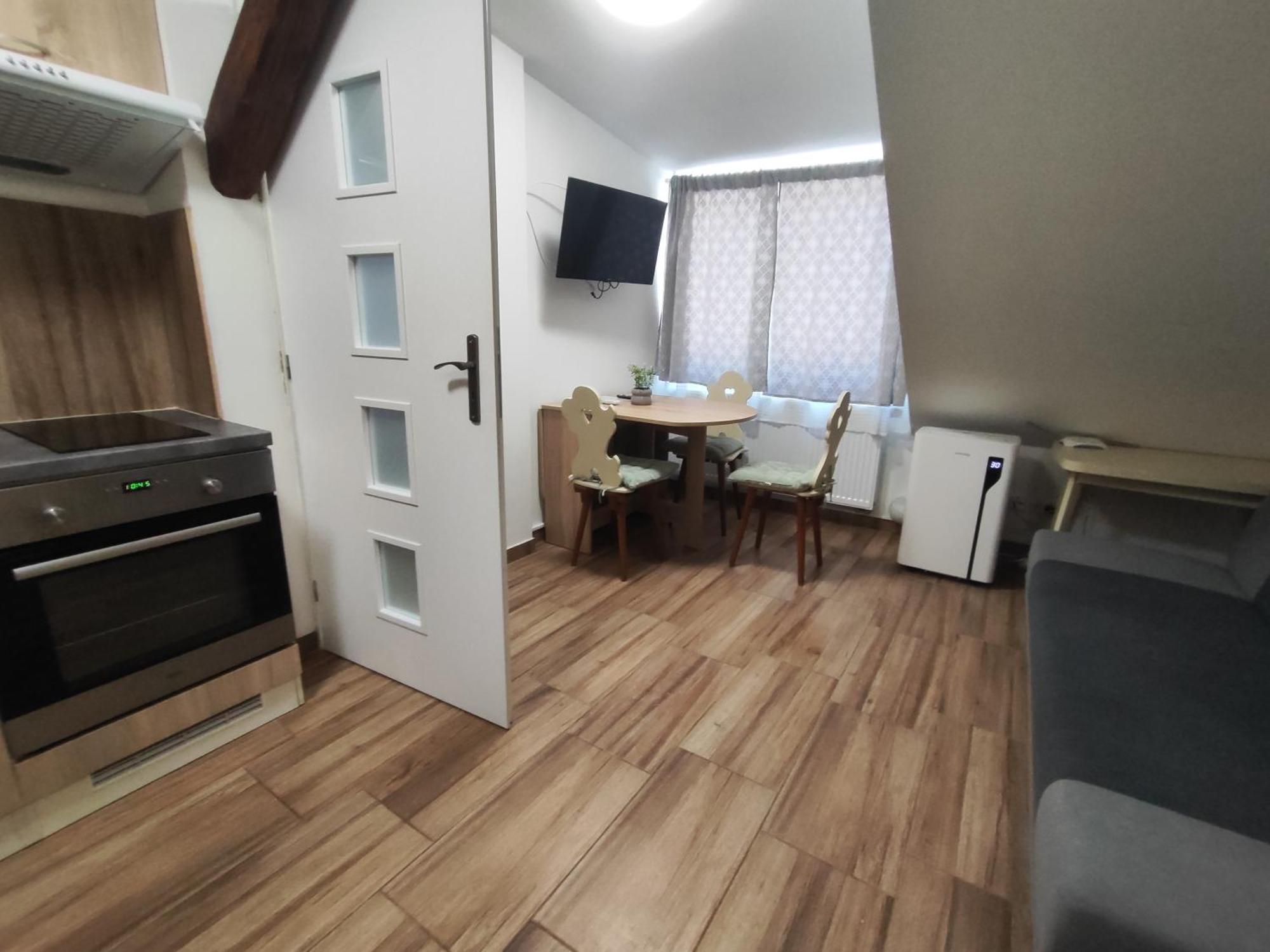 Kralovak Apartment Kraluv Dvur Ngoại thất bức ảnh